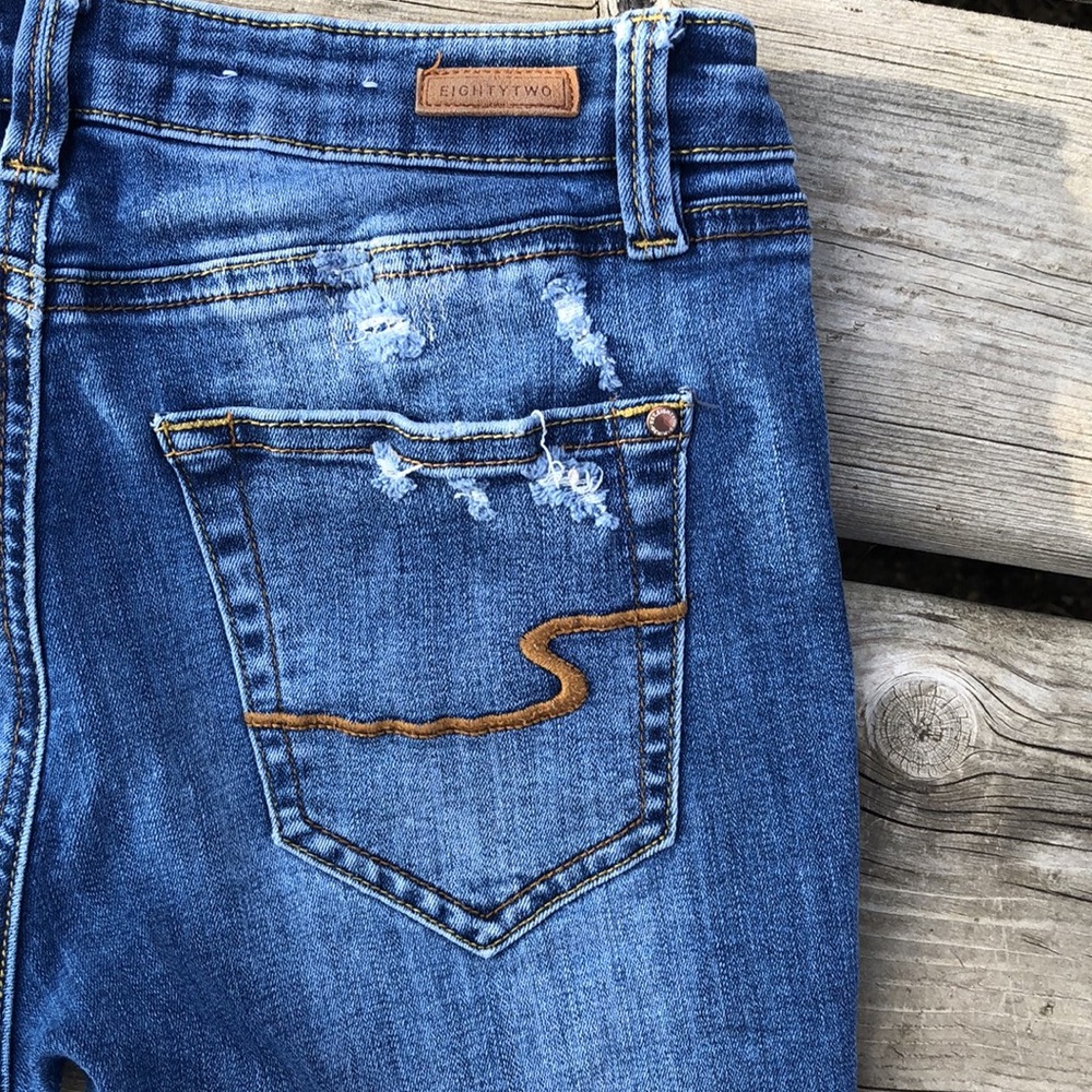 Eighty-Two Denim Distressed Jeans - Picture 9 of 10